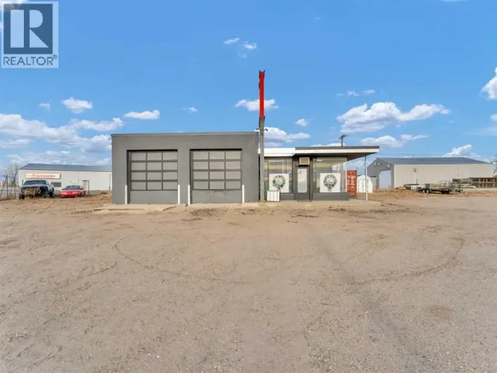 802 & 806 Highway Avenue NE, Redcliff