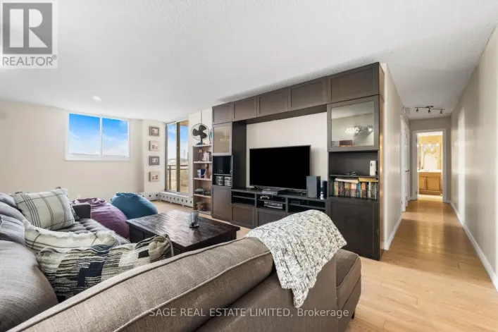 802 - 975 WARWICK COURT, Burlington