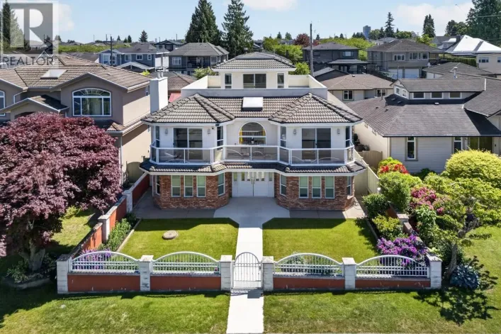 8026 18TH AVENUE, Burnaby