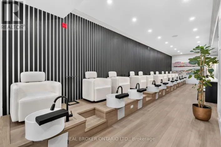 803 DUNDAS STREET W, Toronto