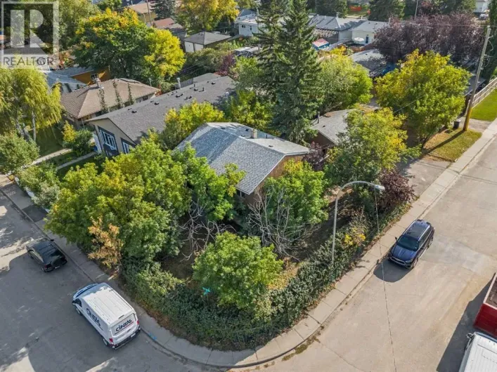8039 36 Avenue NW, Calgary