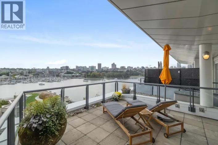 805 1383 MARINASIDE CRESCENT, Vancouver