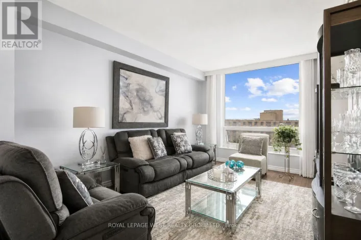 805 - 326 MAJOR MACKENZIE DRIVE E, Richmond Hill