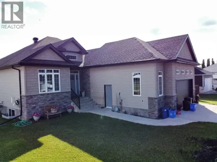 805 7 Avenue, Fox Creek