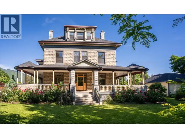 805 & 815 Mackenzie Avenue, Revelstoke