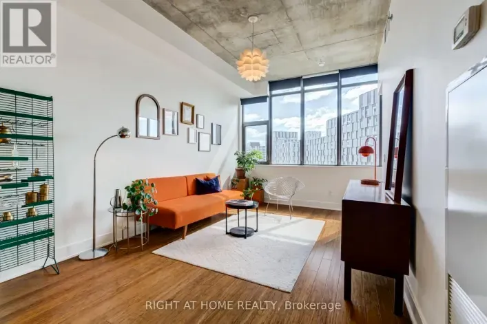 Apartment for sale: 805 - 90 TRINITY STREET, Toronto