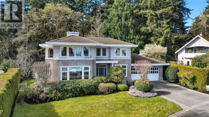 805 Del Monte Lane, Saanich