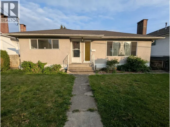 8052 11TH AVENUE, Burnaby