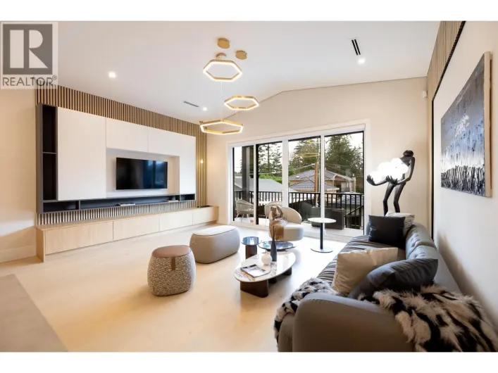 8055 18TH AVENUE, Burnaby