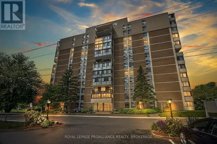 806 - 2 MOWAT AVENUE, Kingston