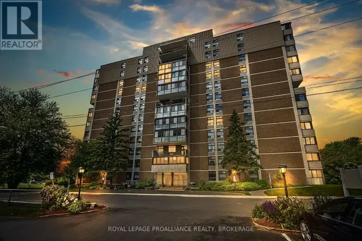806 - 2 MOWAT AVENUE, Kingston