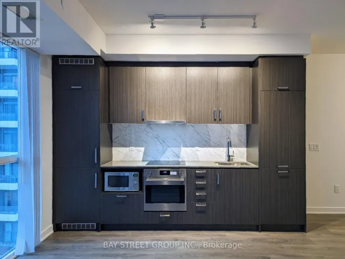 806 - 60 HONEYCRISP CRESCENT, Vaughan