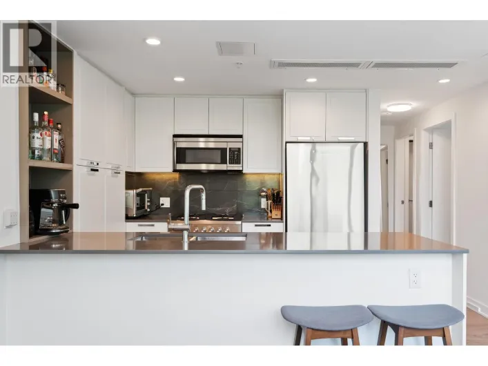 807 1401 HUNTER STREET, North Vancouver
