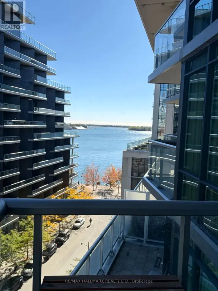 807 - 15 MERCHANTS' WHARF, Toronto