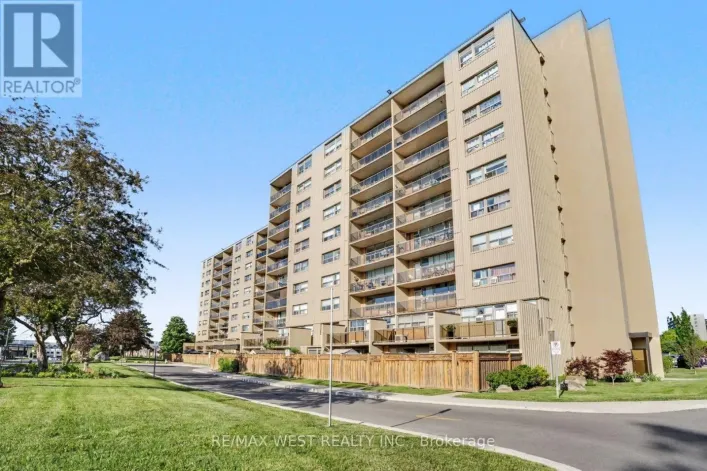807 - 15 NICKLAUS DRIVE, Hamilton