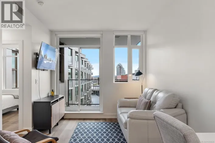 807 1628 Store St, Victoria