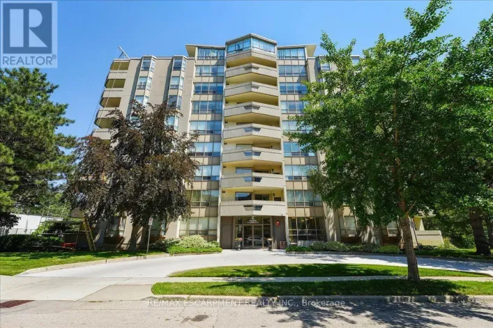 807 - 8 VILLAGE GREEN BOULEVARD, Hamilton