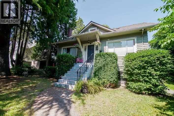 807 SANGSTER PLACE, New Westminster