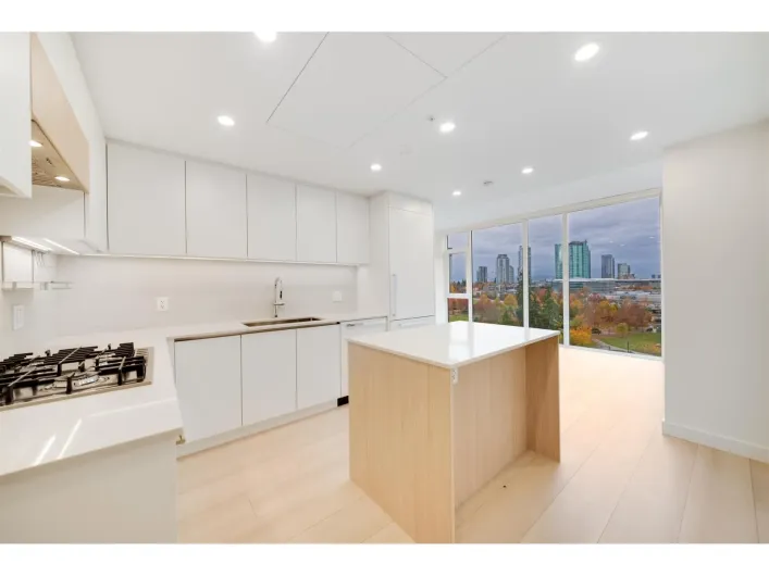 808 13573 98A AVENUE, Surrey