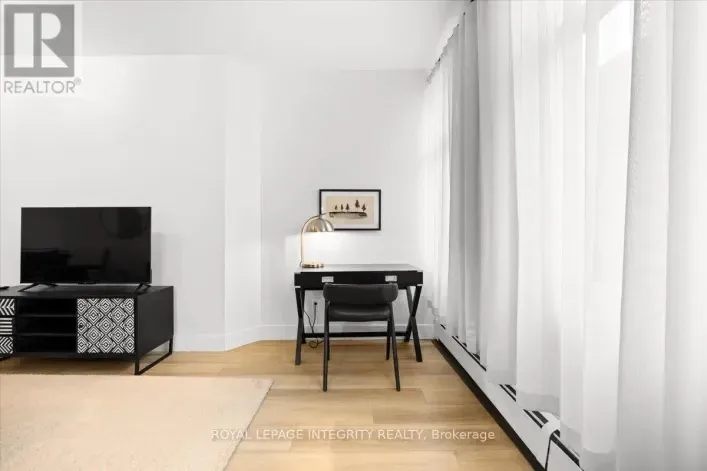 808 - 161 LAURIER AVENUE W, Ottawa