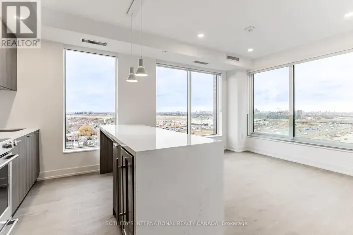 808 - 31 YORK GARDEN WAY, Toronto