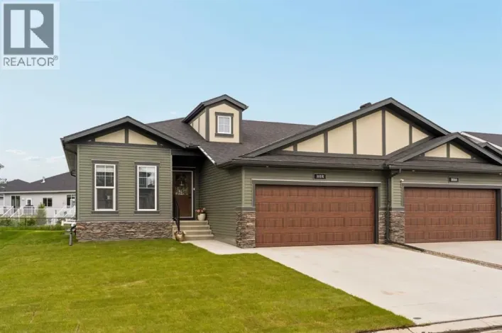 808 Mandalay Link, Carstairs