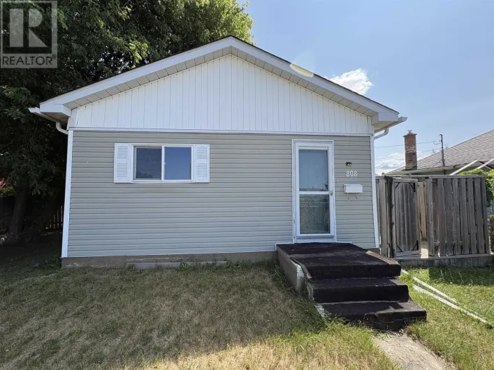 808 PORTAGE AVENUE, Fort Frances