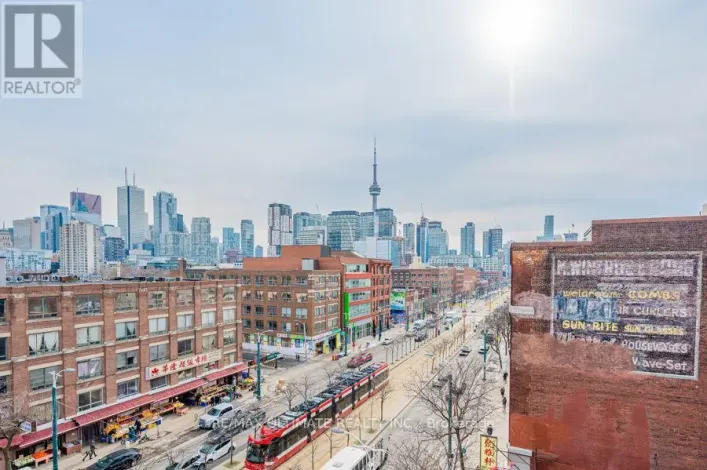 809 - 10 WILLISON SQUARE, Toronto