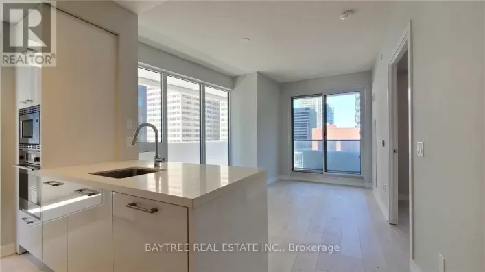 809 - 2221 YONGE STREET, Toronto