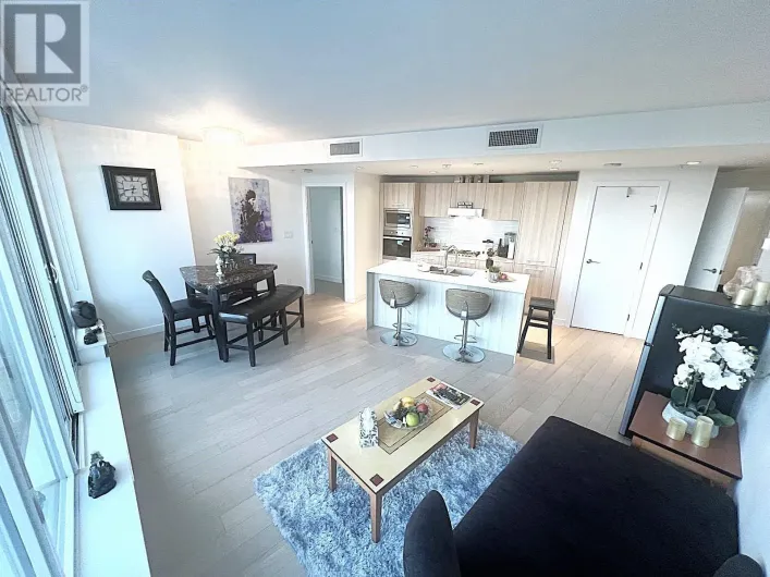 809 4638 GLADSTONE STREET, Vancouver