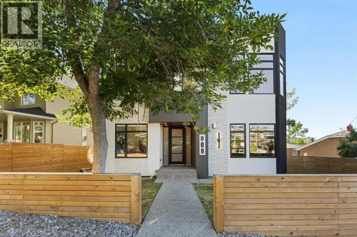809 Drury Avenue NE, Calgary