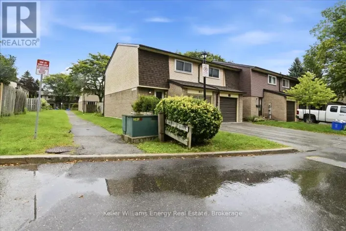 Row / Townhouse for sale: 81 - 909 BURNS STREET W, Whitby