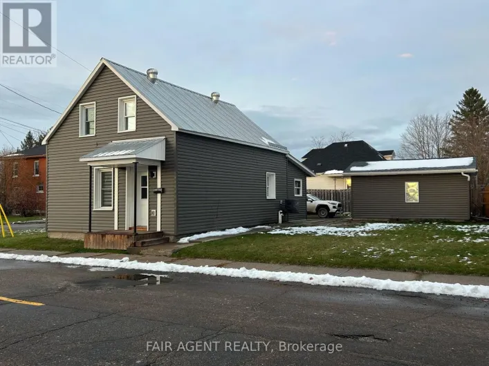 81 BANK STREET S, Renfrew