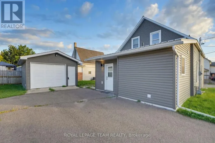81 BANK STREET S, Renfrew