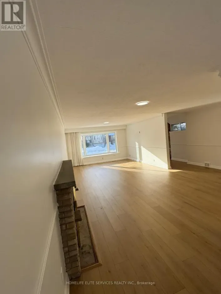 81 WAYNE AVENUE, Toronto