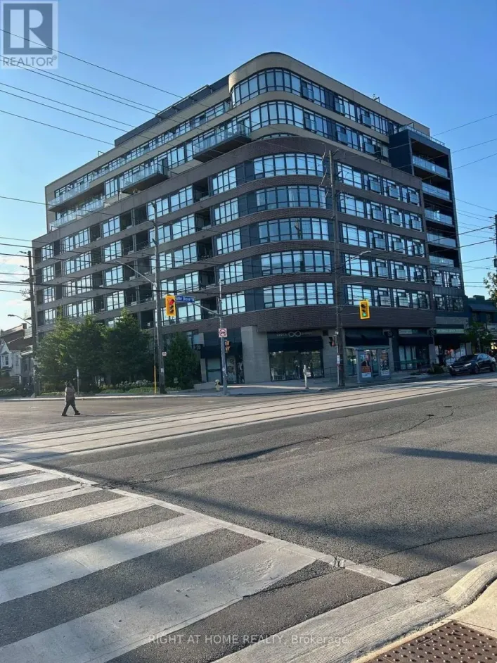 810 - 11 SUPERIOR AVENUE, Toronto