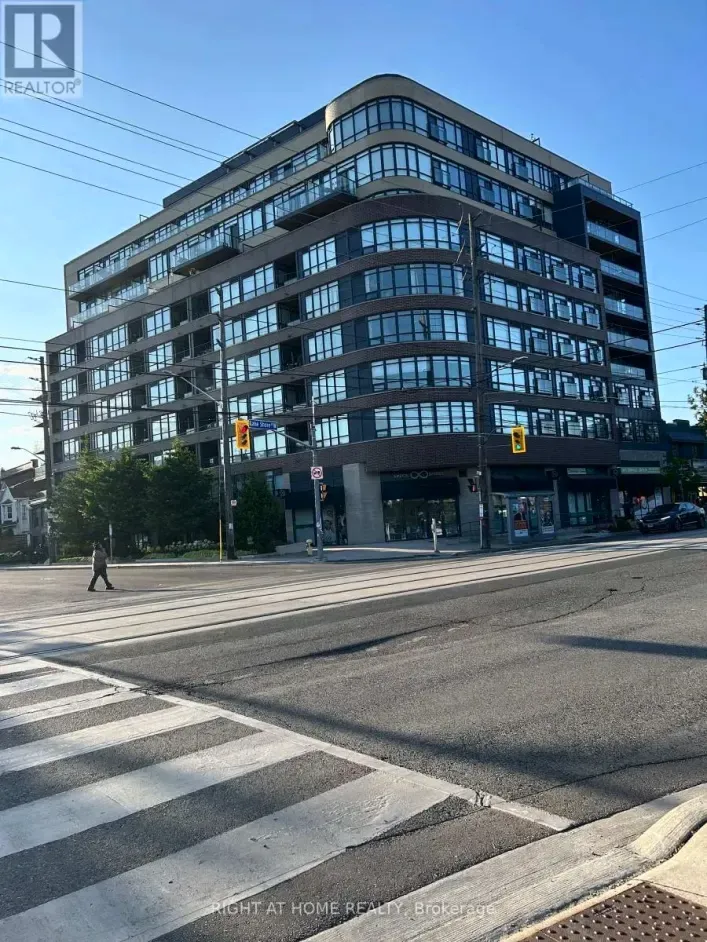 810 - 11 SUPERIOR AVENUE, Toronto