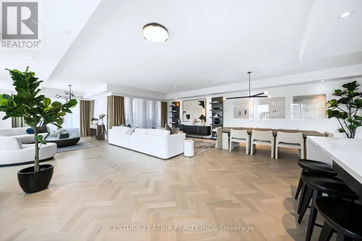 810 - 455 WELLINGTON STREET W, Toronto