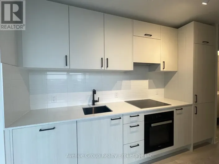 811 - 5 QUARRINGTON LANE, Toronto