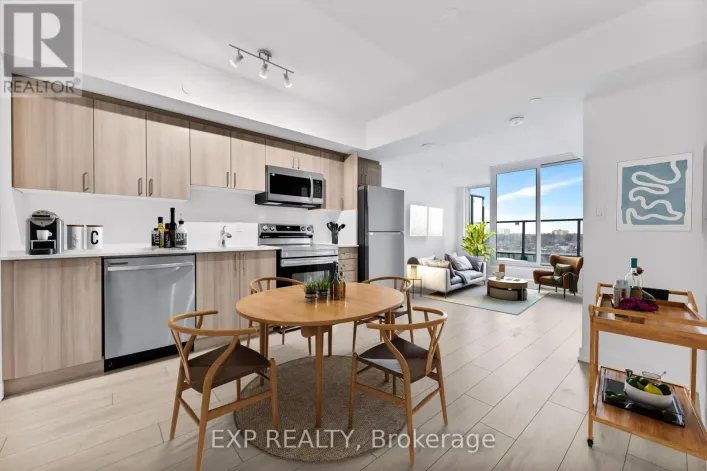 Apartment for rent: 811 - 556 MARLEE AVENUE, Toronto