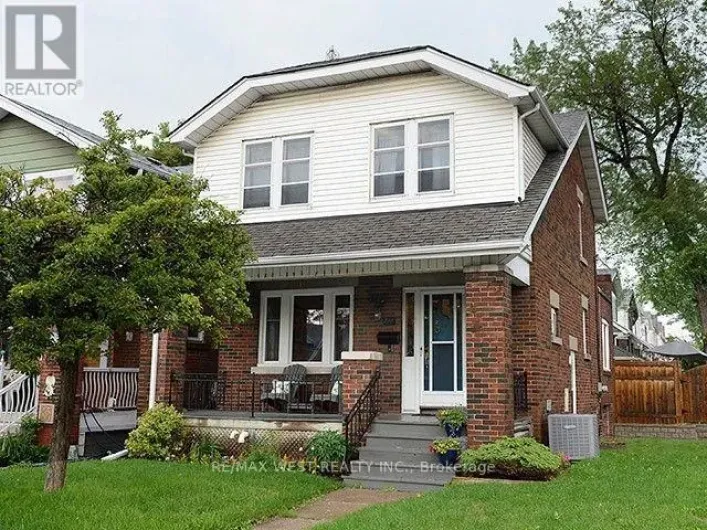 811 COXWELL AVENUE, Toronto