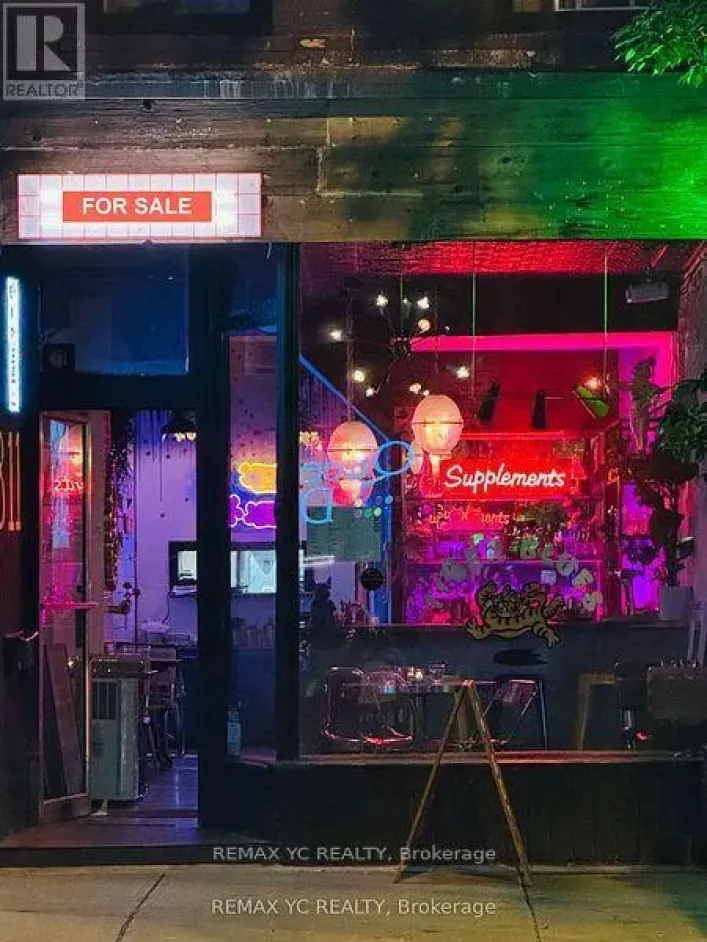 811 QUEEN STREET W, Toronto