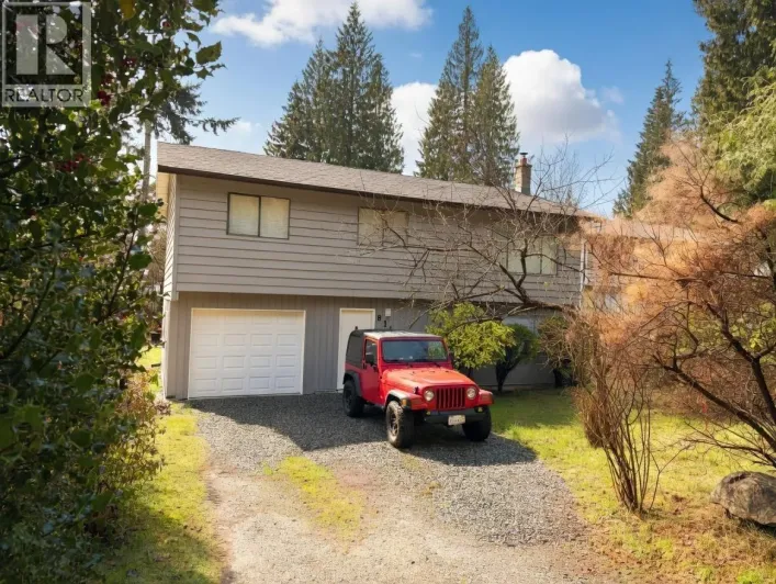 811 REED ROAD, Gibsons