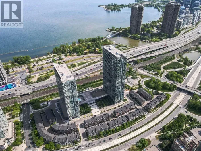 812 - 105 THE QUEENSWAY, Toronto