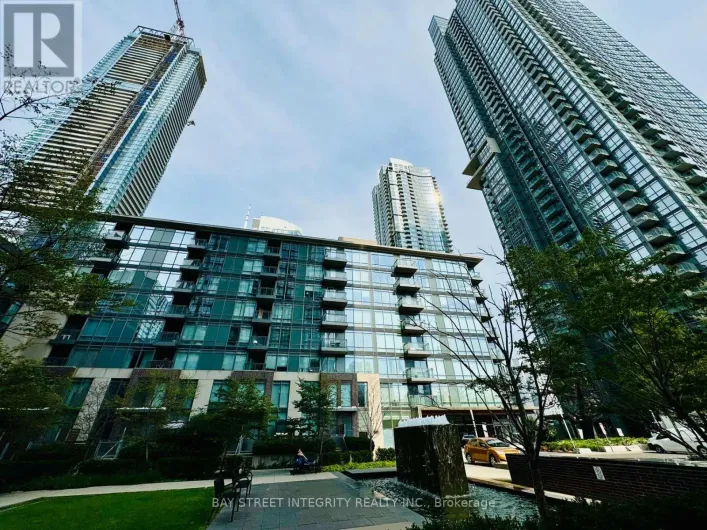 812 - 15 BRUNEL COURT, Toronto