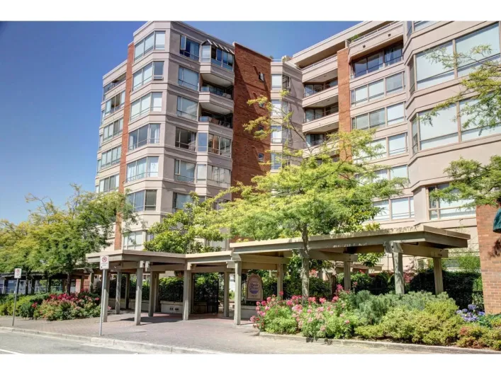 812 15111 RUSSELL AVENUE, White Rock