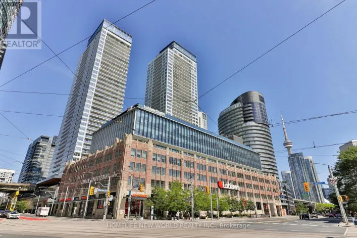 Apartment for sale: 812 - 17 BATHURST STREET, Toronto