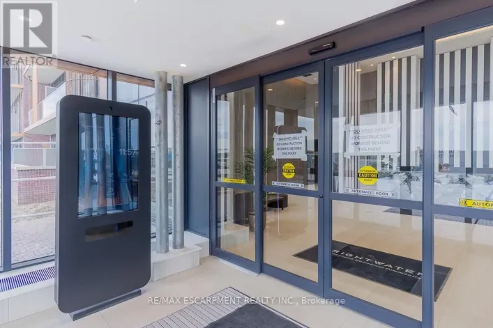 812 - 220 MISSINNIHE WAY, Mississauga