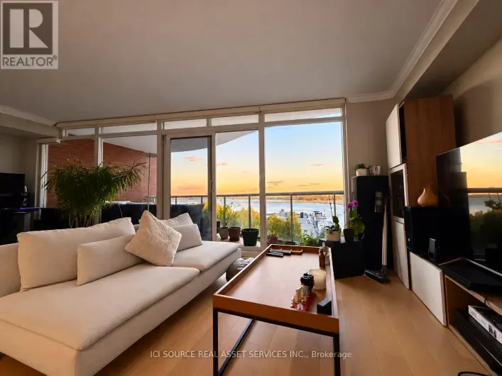 812 - 550 QUEENS QUAY W, Toronto