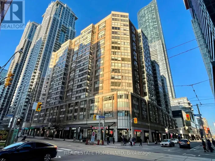 812 - 711 BAY STREET, Toronto